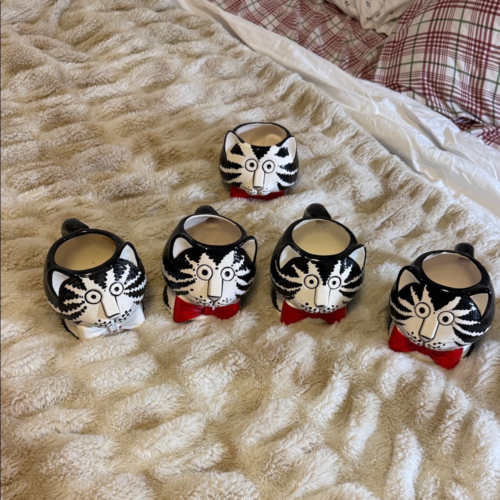 Vintage 1970s Kilban Hand-Painted Black & White Cat mugs with Red Bows